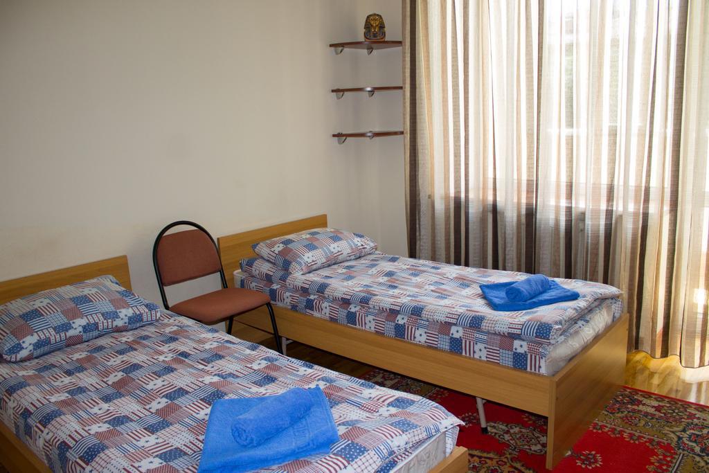 Ala Hostel Almaty Eksteriør bilde